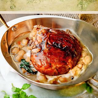 Рулька ягненка с грибным рагу