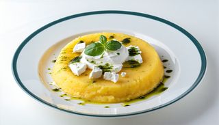 Mămăliguță cu brânză de vaci și smântână