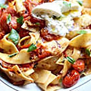 Pappardelle con pomodorini, basilico e burrata