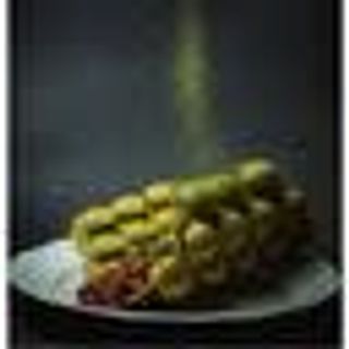 Egg waffle al matcha con fagioli rossi