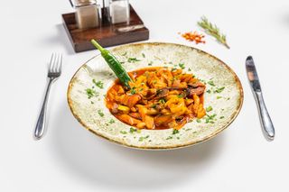 Tigaie picantă de porc cu legume