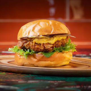 Chicken burger + patatas fritas