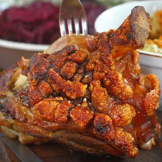 Ciolan de porc la cuptor