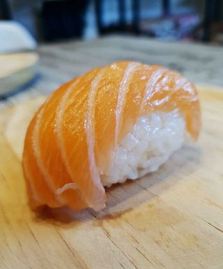 Nigiri Salmón (2 Pzs.)