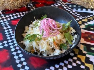 Салат з квашеної капусти