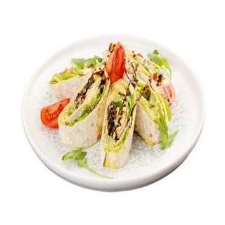 Лаваш с прошуто крудо, пикантно сирене и зелени салати