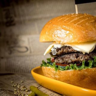 Биг бургер с сыром (370 г)