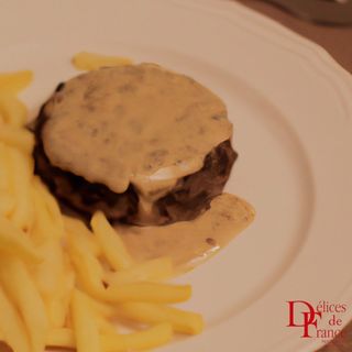 Hamburguesa De Buey Con Salsa De Mostaza