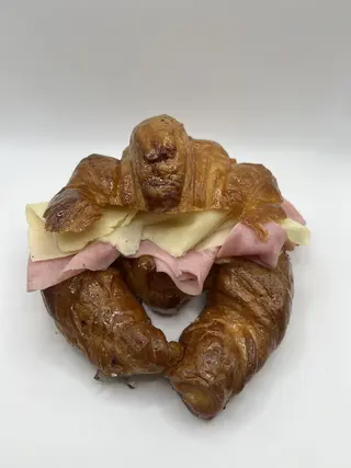 Croissant Con Mantequilla, Jamón York Y Queso