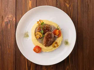 Котлети з картопляним пюре та грибним соусом (310g)
