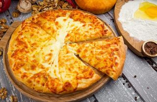 Khachapuri Relleno De Queso Y Mantequilla