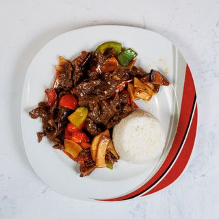 Junetina s bambusom i gljivama