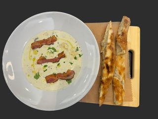 Supă cremă de hribi cu chips și focaccia