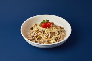 Паста с курицей и грибами