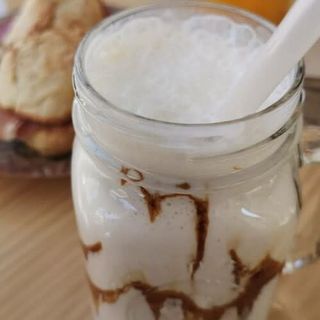 Batido de plátano y dulce de leche (16 oz.)