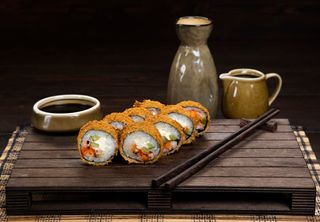 Տաք ռոլլ Տեմպուրա Oձաձուկ 8 կտոր