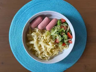 Паста з сосисками та овочами