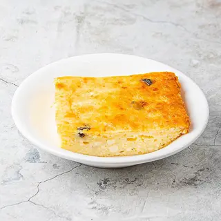 Запеканка творожная с изюмом (1 шт)