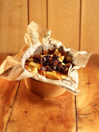 Patatas bacon chutney