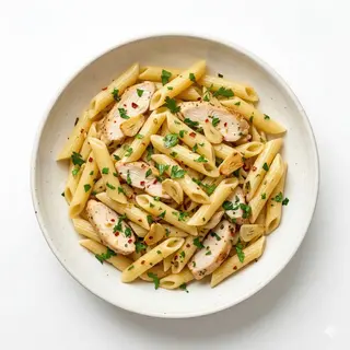 Penne Aglio cu pui