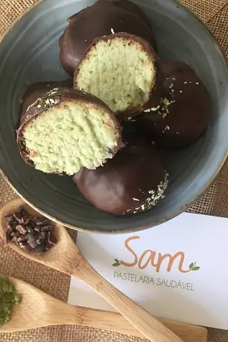 10 Trufas de Coco e Matcha