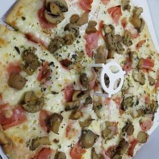 Piza carbonara becon y champiñón 