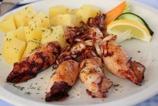 Lulas grelhadas com batata salteada