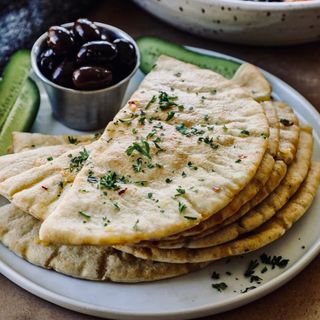 Pita bread with garlic