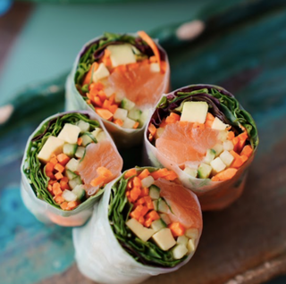 Спрінг рол з лососем