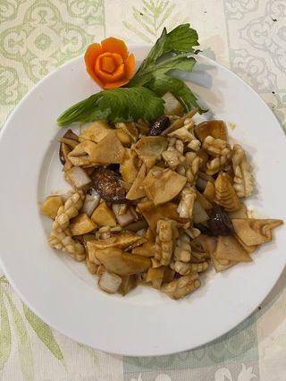 Calamares con Bambú y Setas Chinas