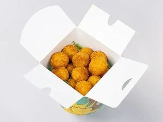 Моцарела з медово-гiрчичним соусом