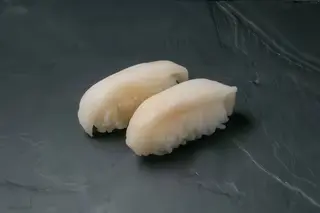 Nigiri de pez mantequilla (2 pzs.)