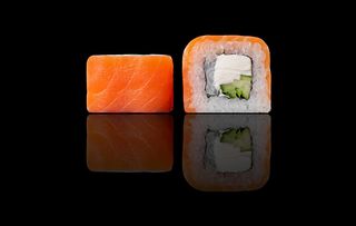 Філадельфія з копченим лососем  (8шт/260г)