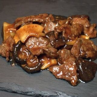 Ternera Con Bambú Y Setas Chinas