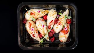 PIEROGI Z SZARPANĄ KACZKĄ I KAPUSTĄ MODRĄ