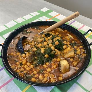 Garbanzos con bacalao y espinacas