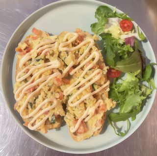 Tostada De Huevos Perico