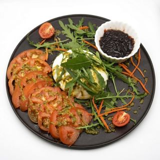 Ensalada De Burrata Italiana Fresca