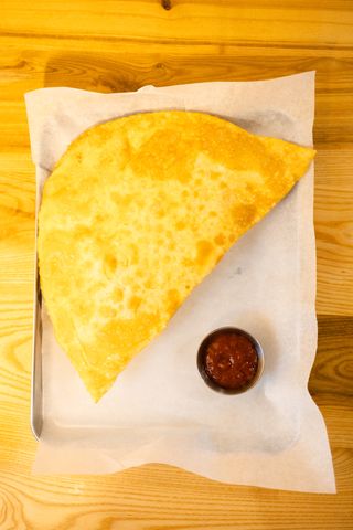 Чебурек з куркою та сиром Чедер (270/30г)