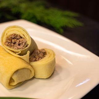 Блины с курицей и грибами в сливочной заливке