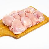 Ნედლი Ქათმის Უძვლო Და Უკანო Ბარკლის Ძირი Ბიუბიუ