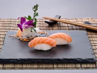 120.Nigiri sake 2 pezzi