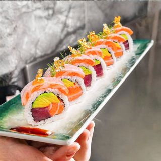 Special uramaki com salmao e atum 8 pcs