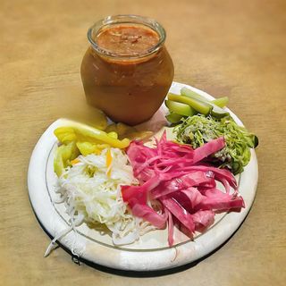 მწნილის ასორტი