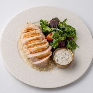 Куриная грудка гриль с грибным соусом (300г)