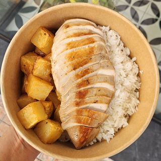 Pechuga de Pollo Cocinada a Baja Temperatura con Patata y Arroz