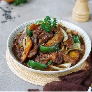 Ternera Con Pimientos Verdes