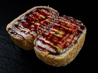 Суші бургер з лососем (370g)