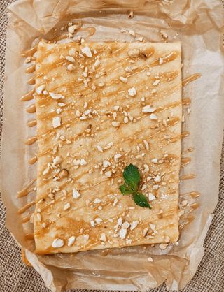 Млинець з солоною карамеллю та горіхами (160г)