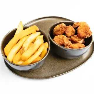 Chicken nuggetsi + Pommes frites
